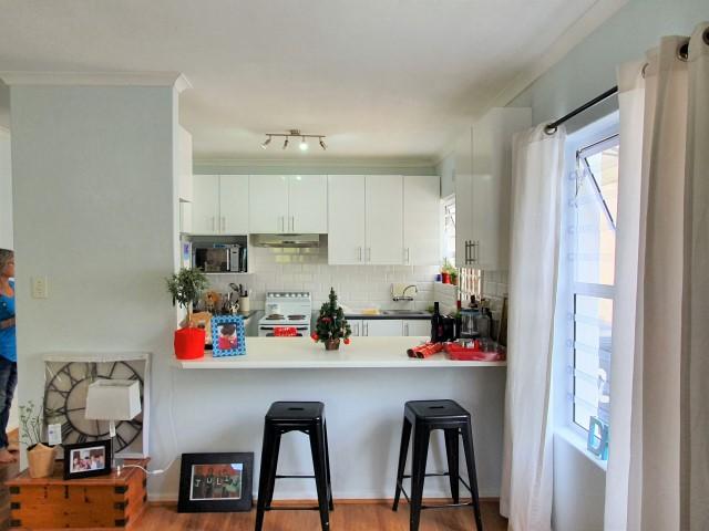 To Let 2 Bedroom Property for Rent in Lakeside Western Cape